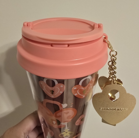 NWT Starbucks 2026 LATAM Valentine's Day Acrylic Tumbler With Charm - Picture 7 of 10